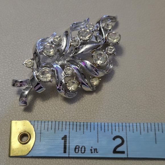 Vintage Unsigned Silver Tone Rhinestone Cluster Floral 2.5" Brooch Pin AS IS - Picture 2 of 4